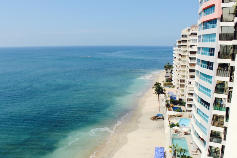 chambre-hote-LE BROC-min_beach_ocean_shore_hotel_palm_tree-33726